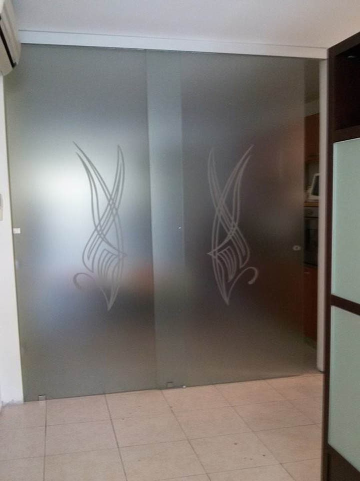 Porte in vetro , porte vetro , porte tuttovetro , porte scorrevoli in vetro , porte vetro scorrevoli, paraschizzi cucina, paraschizzi in vetro ,porte in vetro colorate , porte vetro colorate